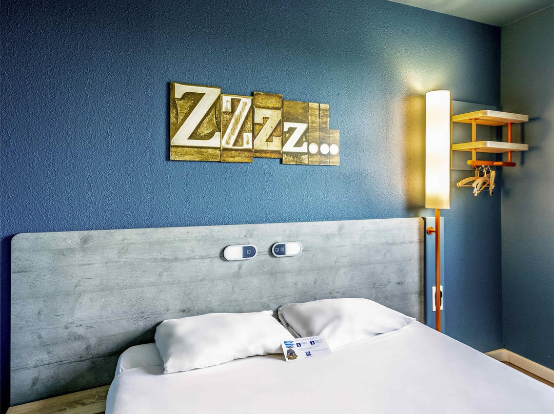 凡尔赛宫特拉普宜必思快捷酒店