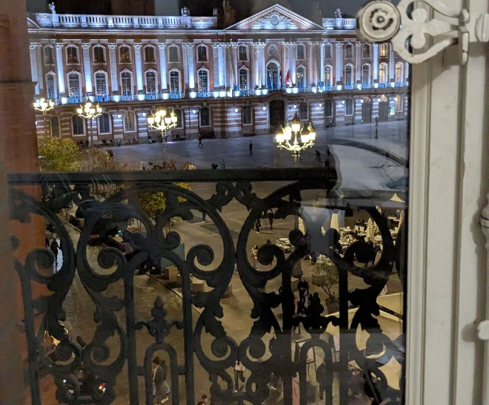 阳台大酒店主图