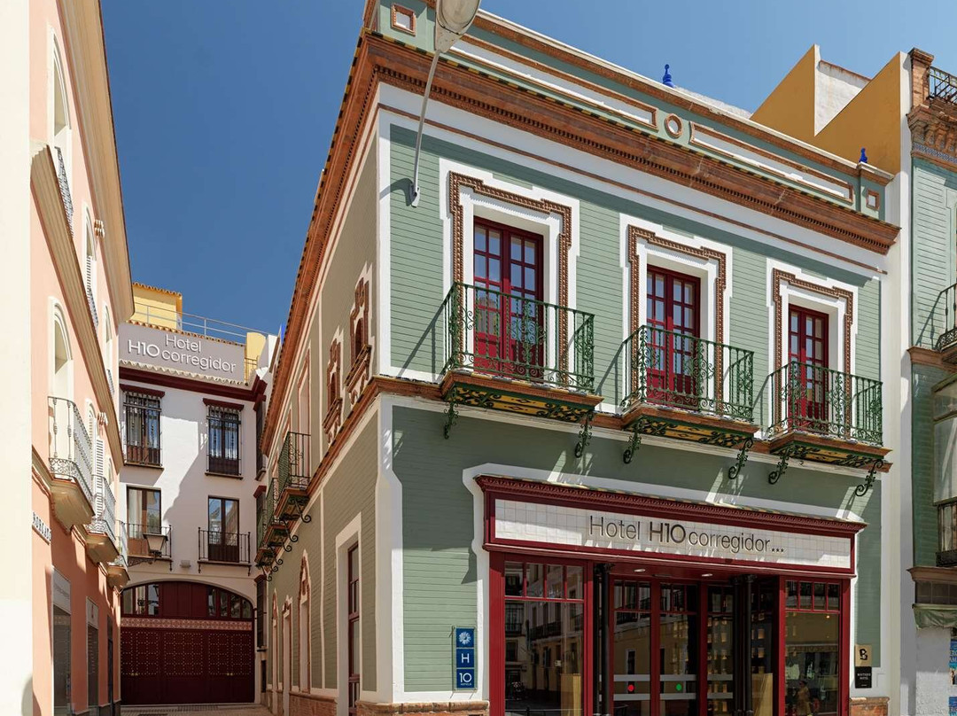 H10比梅科雷吉多尔酒店