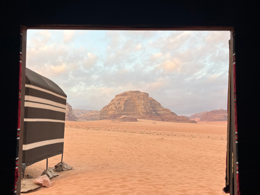 Bedouin host camp& with tour-Wadi Rum Village必去景点