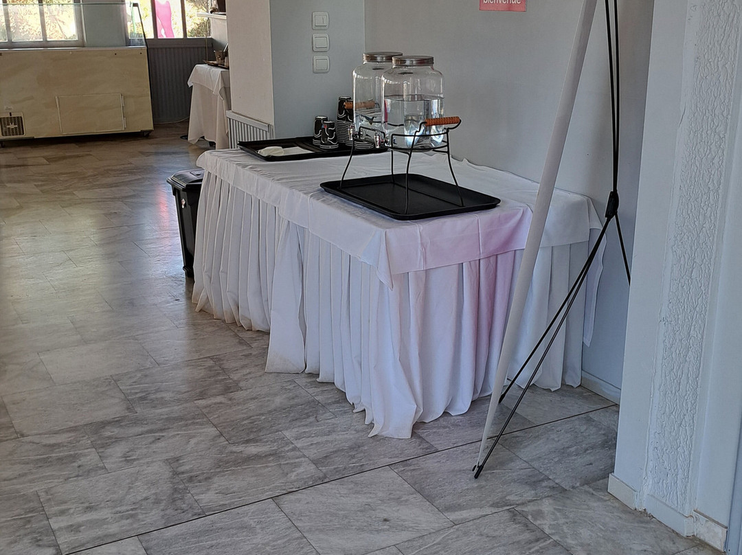 Petit Village Hotel主图