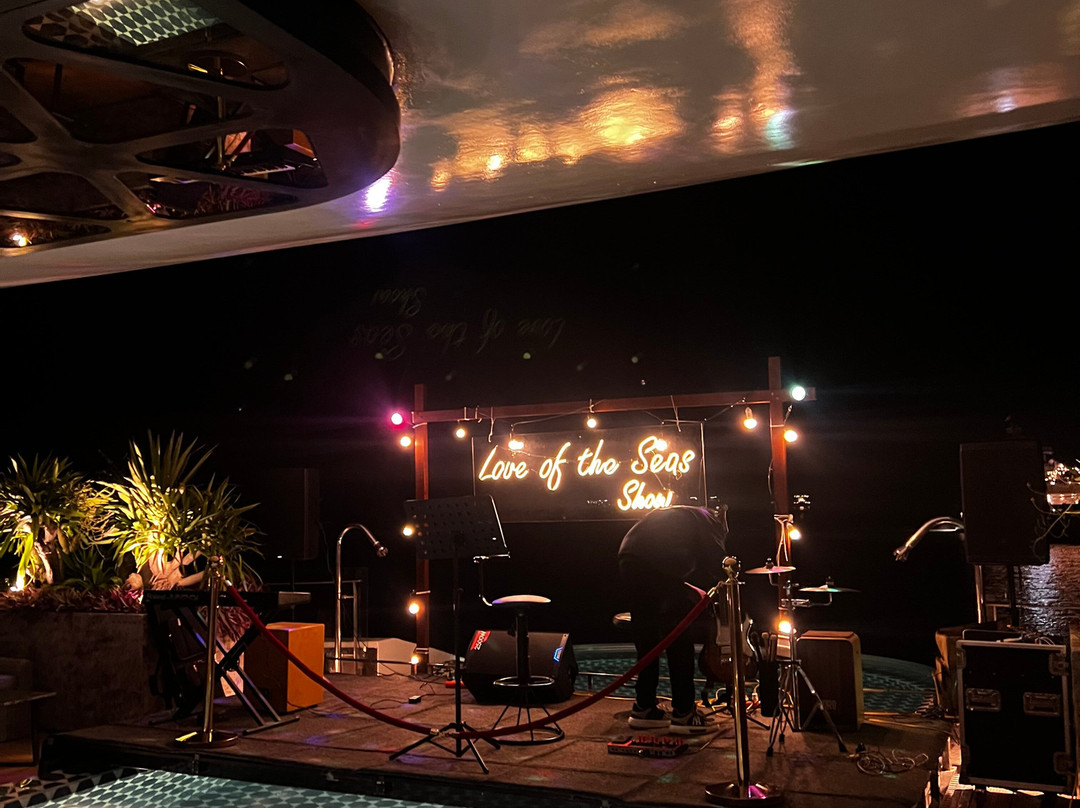 Elite of the Seas-下龙湾必去景点