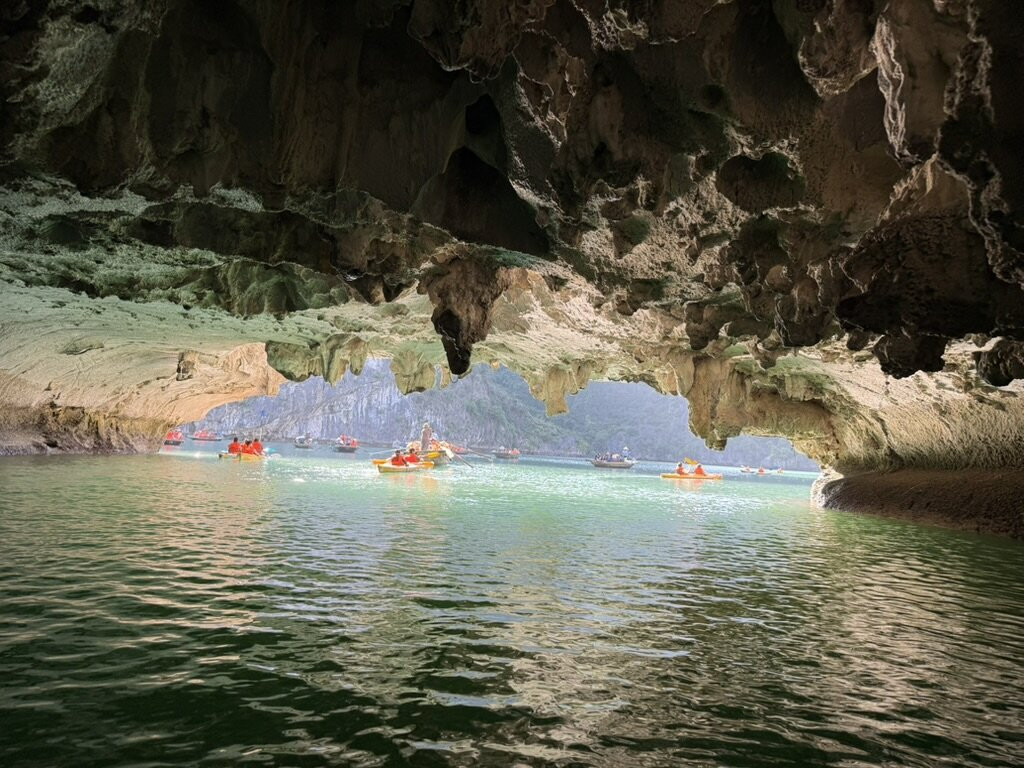 Genesis Regal Cruise-河内必去景点