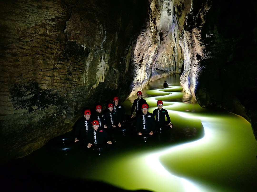 传奇黑水漂流公司-怀托摩洞穴必去景点