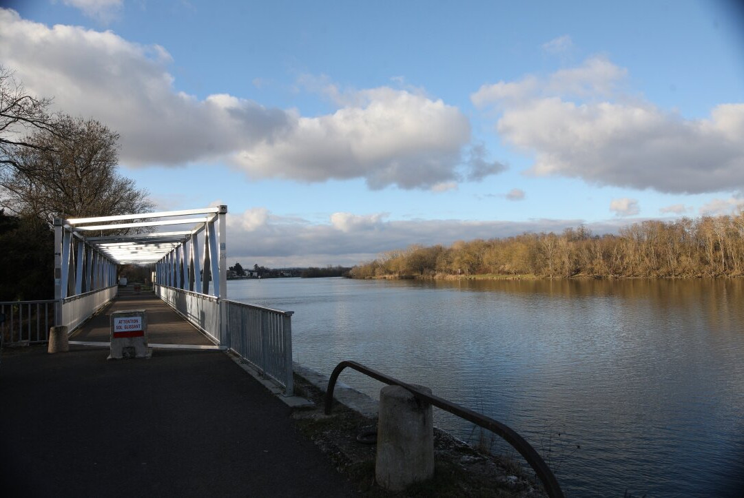 Passerelle de la Corne-Lux必去景点