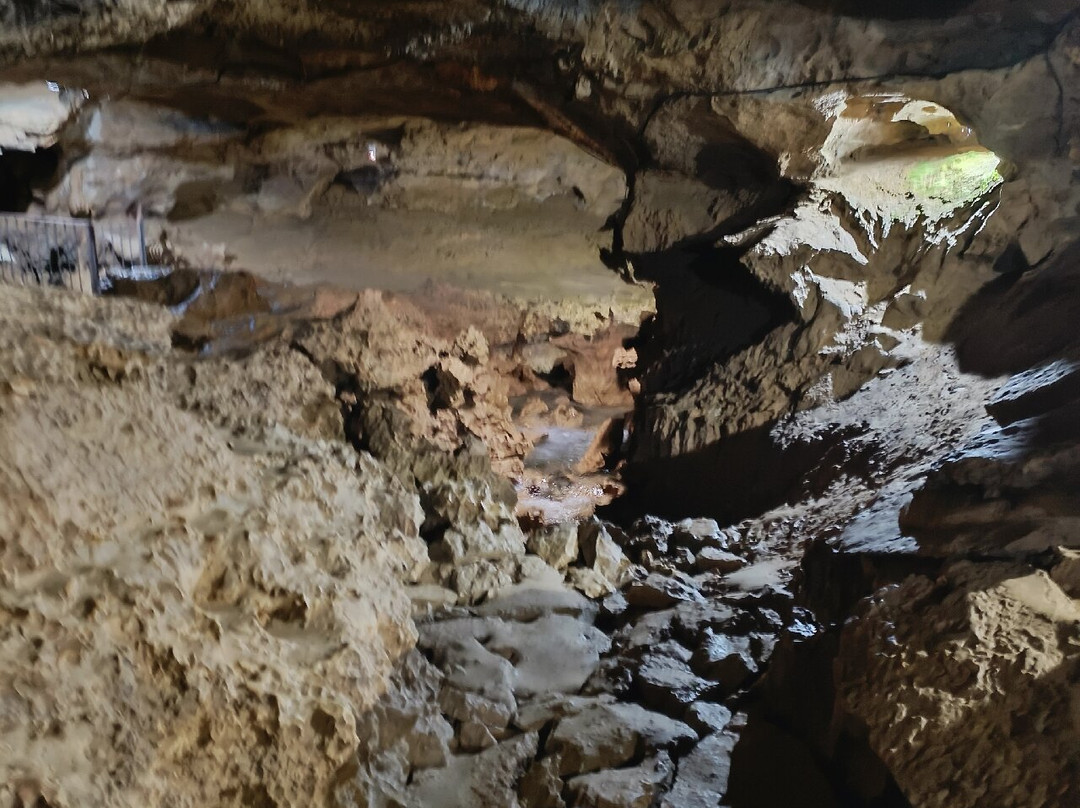 Cueva Del Agua-Orbaneja del Castillo必去景点