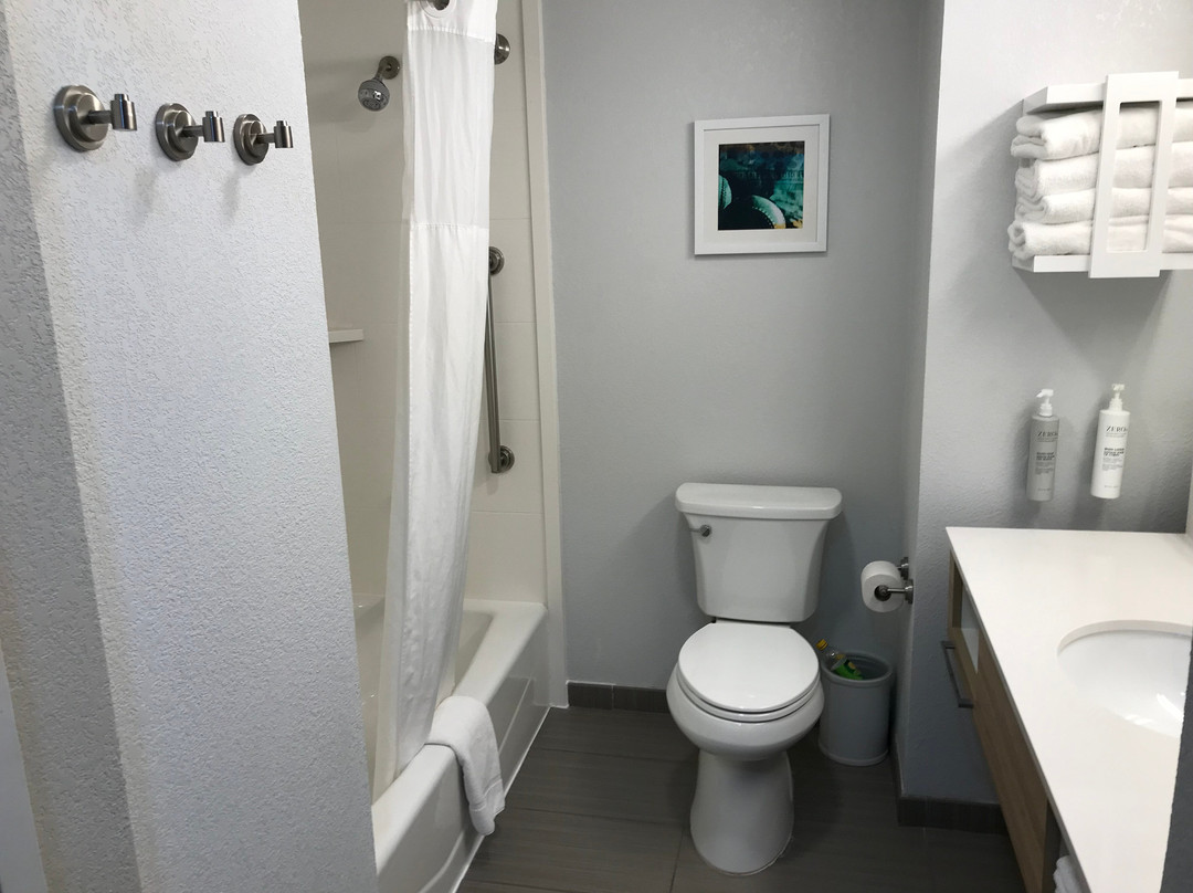 圣露西港欢朋酒店及套房主图