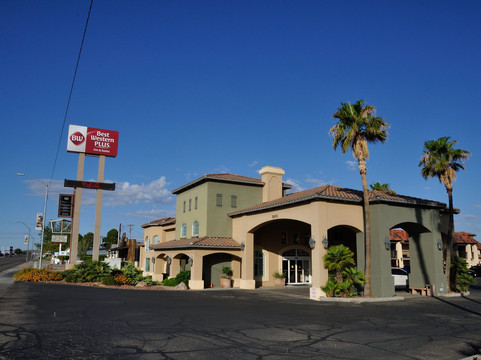 贝斯特韦斯特普拉斯旅行酒店及套房主图