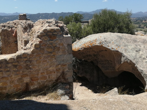 Castello di Pedres-奥尔比亚必去景点