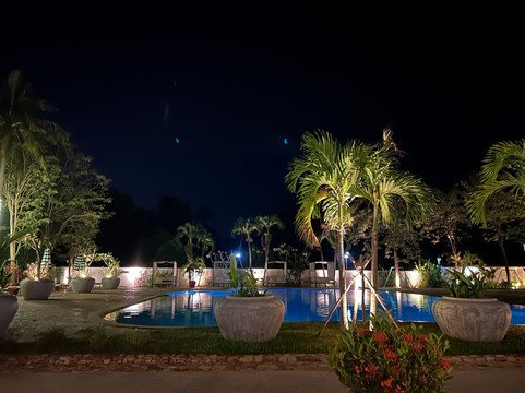 雨树海滩水疗度假酒店主图