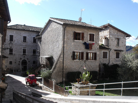 Castel Trosino-阿斯科利皮切诺必去景点