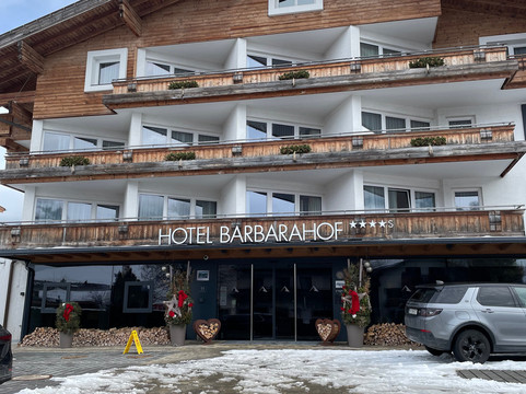 库普仑巴巴拉霍夫酒店 - 限成人主图