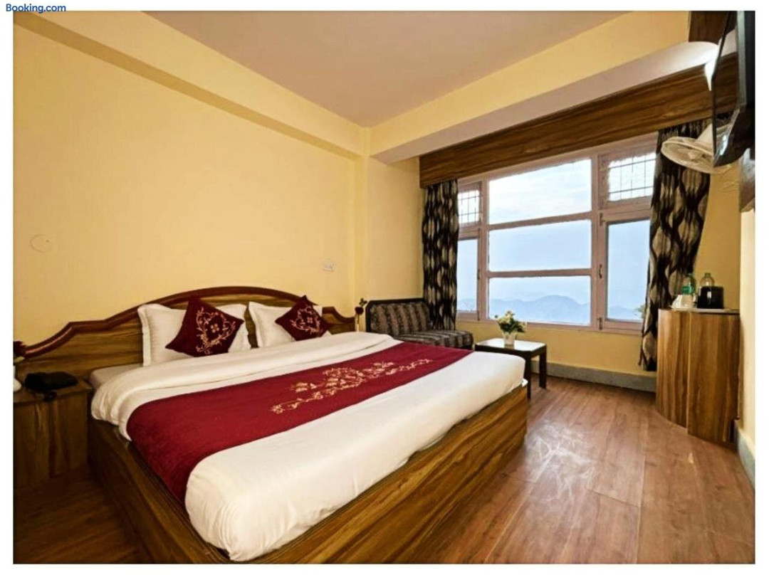 Hotel Amar Palace With Mountain View