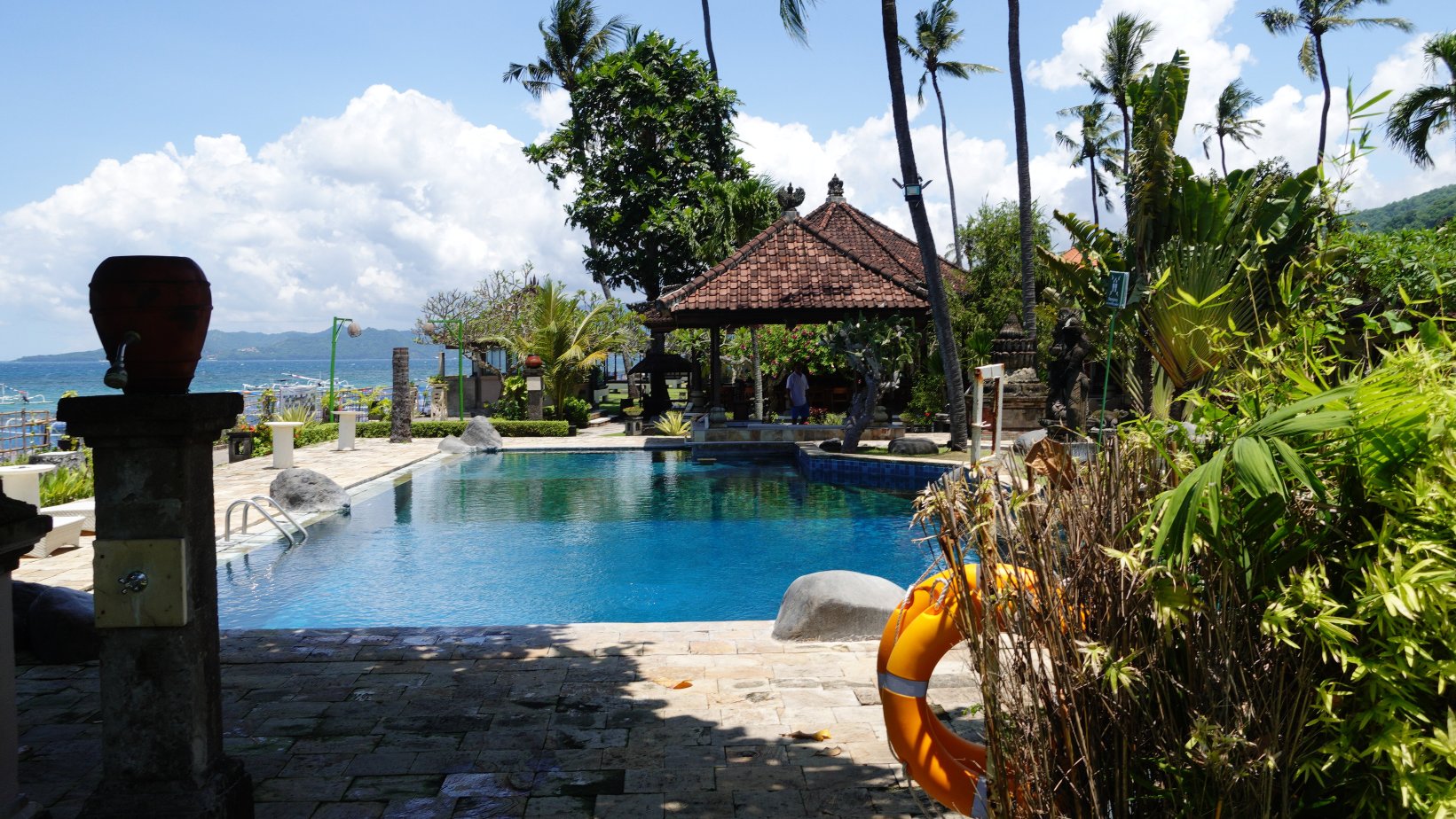 卡迪达萨普里巴古斯酒店-泳池