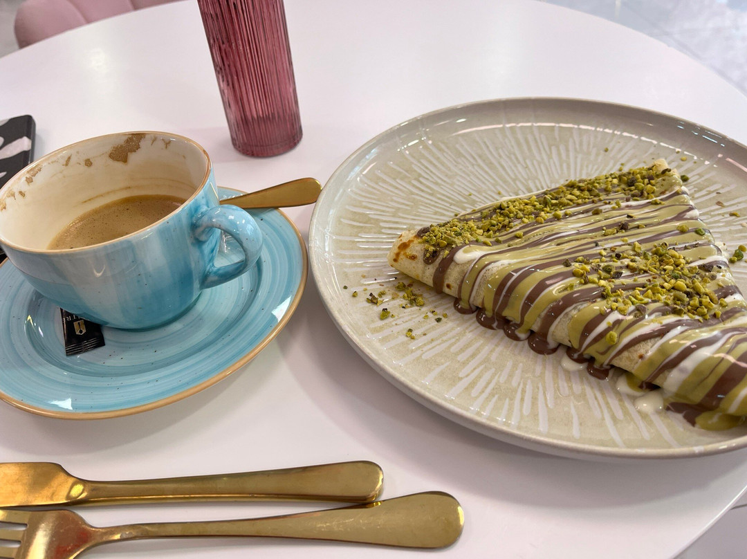 Luna Rosa Café