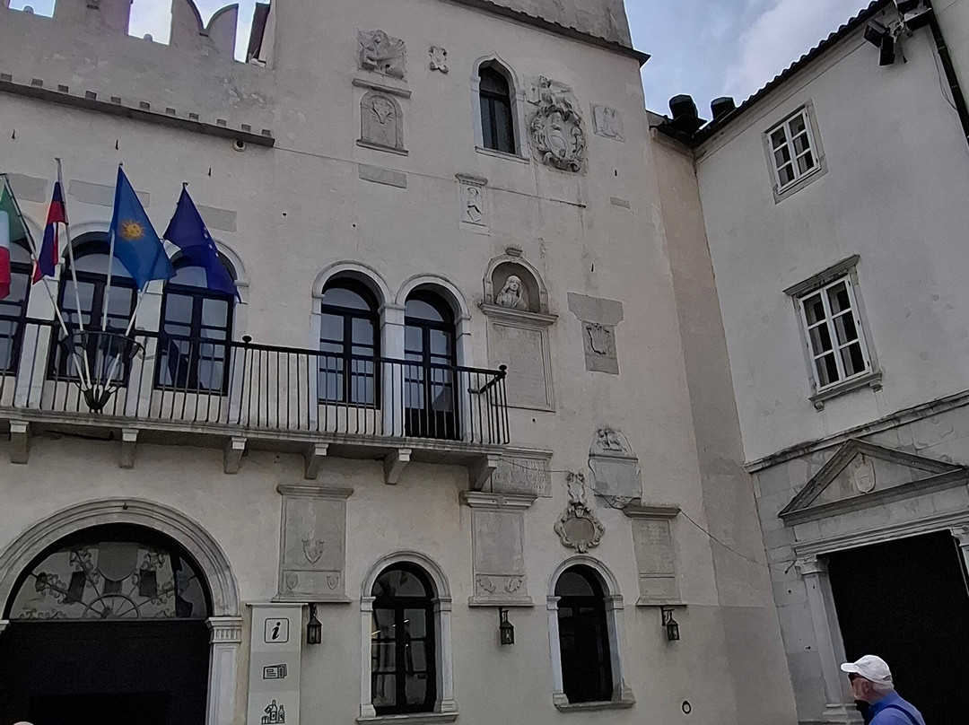 Piazza Tito-科佩尔必去景点