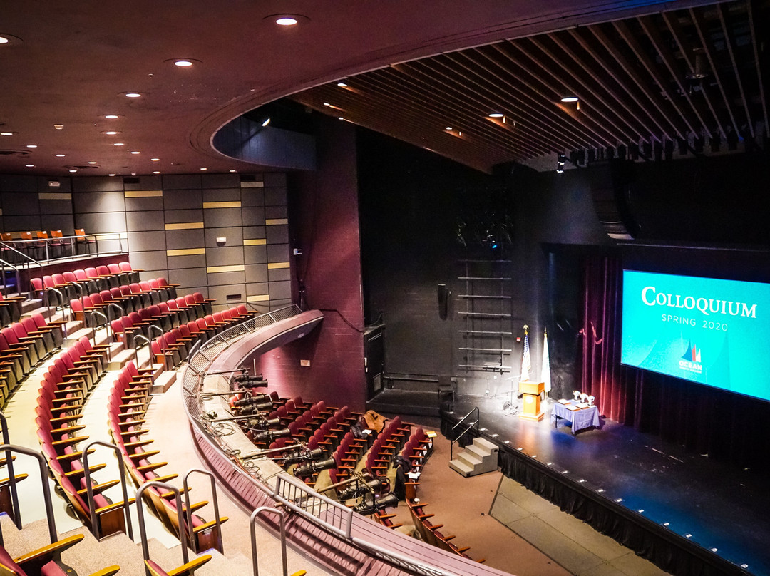 Jay and Linda Grunin Center for the Arts-汤姆斯河必去景点