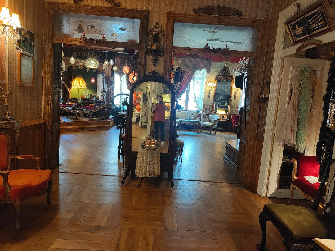 Muzeul Micul Paris (The Little Paris Museum)