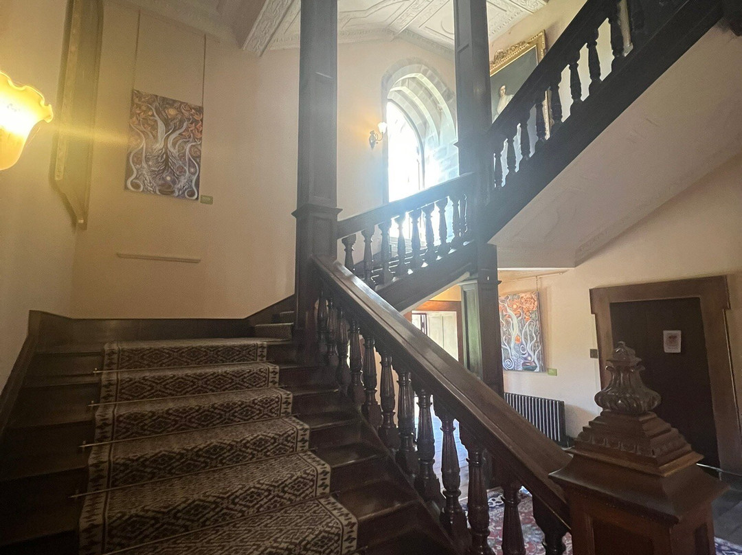 Newton House-兰代洛必去景点