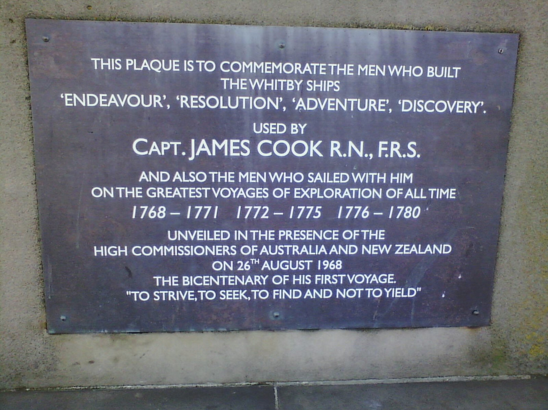 Captain Cook Statue-惠特比必去景点