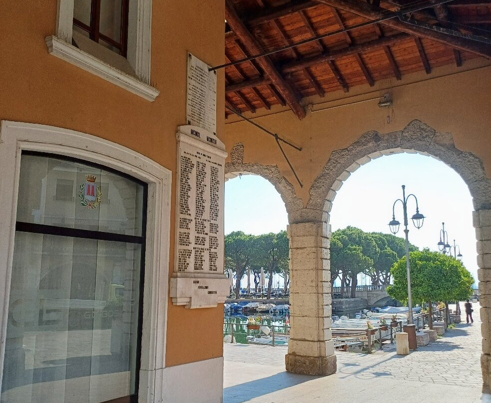 Palazzo Todeschini-代森扎诺-德尔加达必去景点