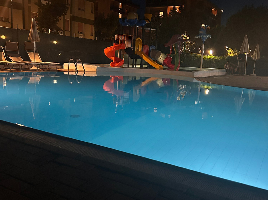 阿巴特酒店主图
