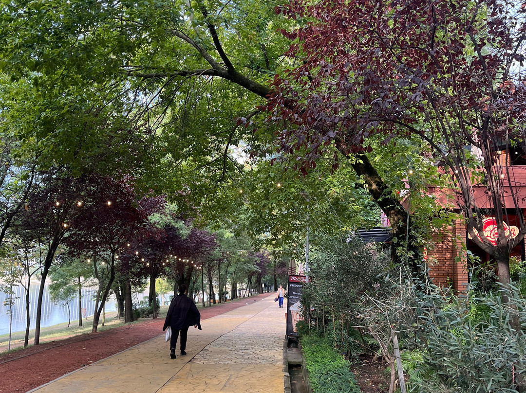 Grand Park (Parku i Madh)-地拉那必去景点