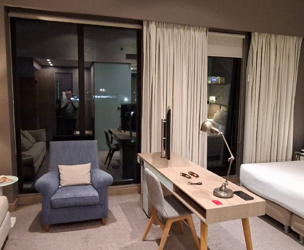 NH皇家特拉100酒店主图