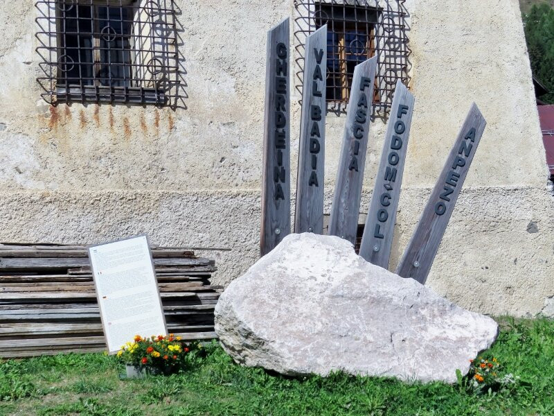 Monumento All'unità Ladina