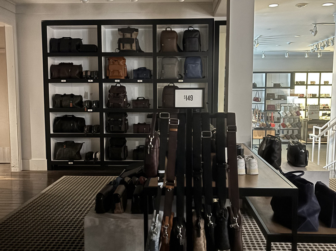 Coach Outlet Store-卡梅尔必去景点