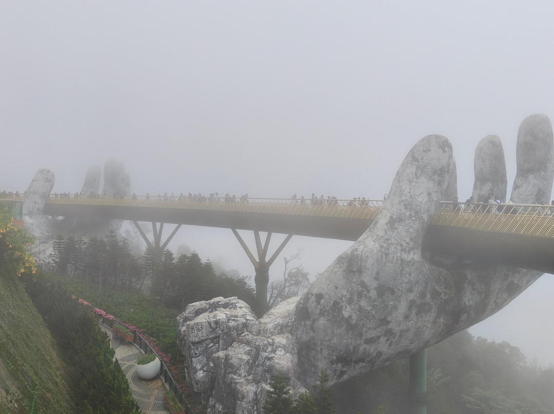 Golden Bridge-岘港必去景点