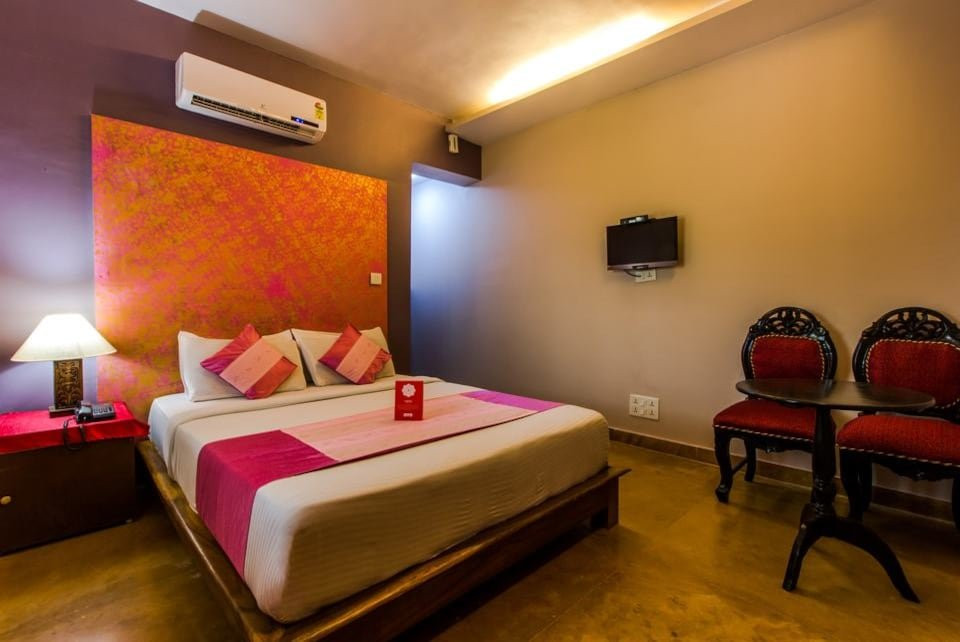 OYO 5673 Maximum Holiday Inn Rooms