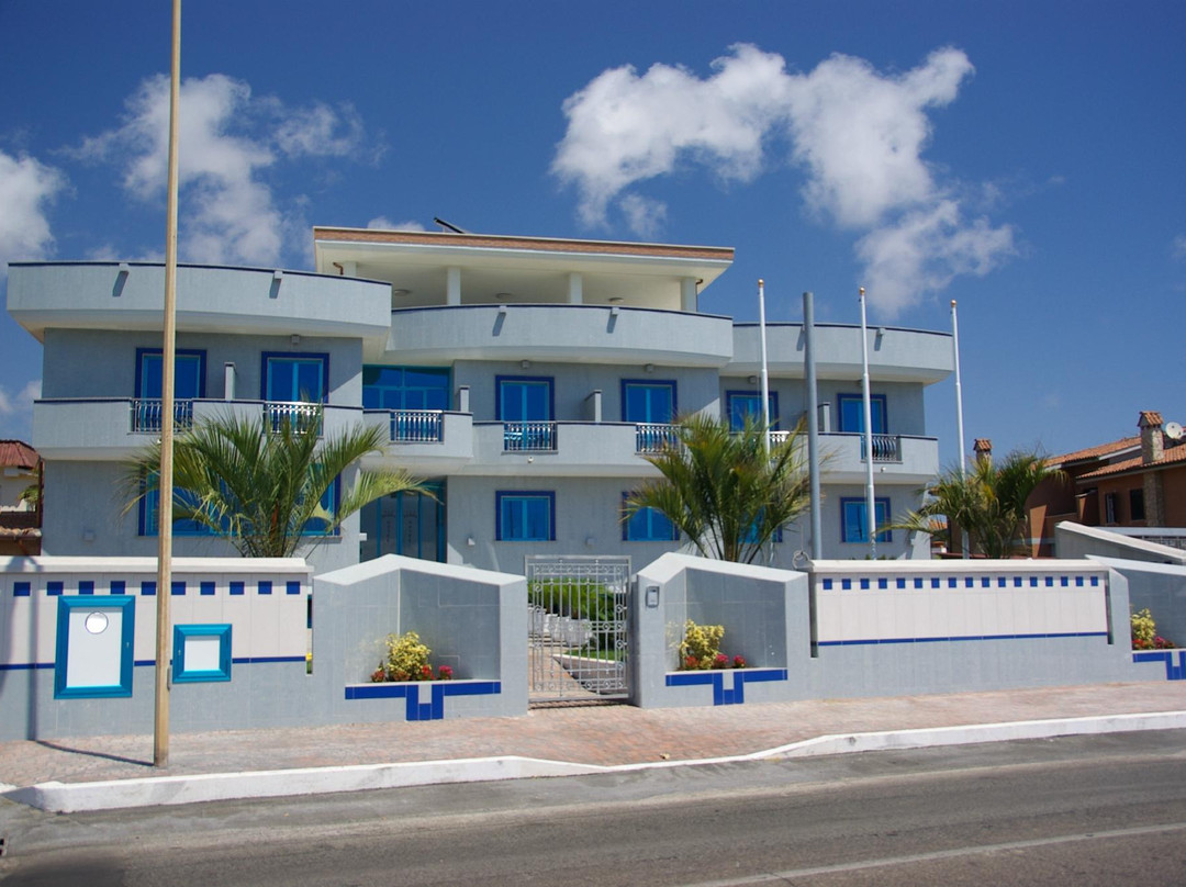 Lavinio Lido di Enea酒店住宿-Serpa Hotel