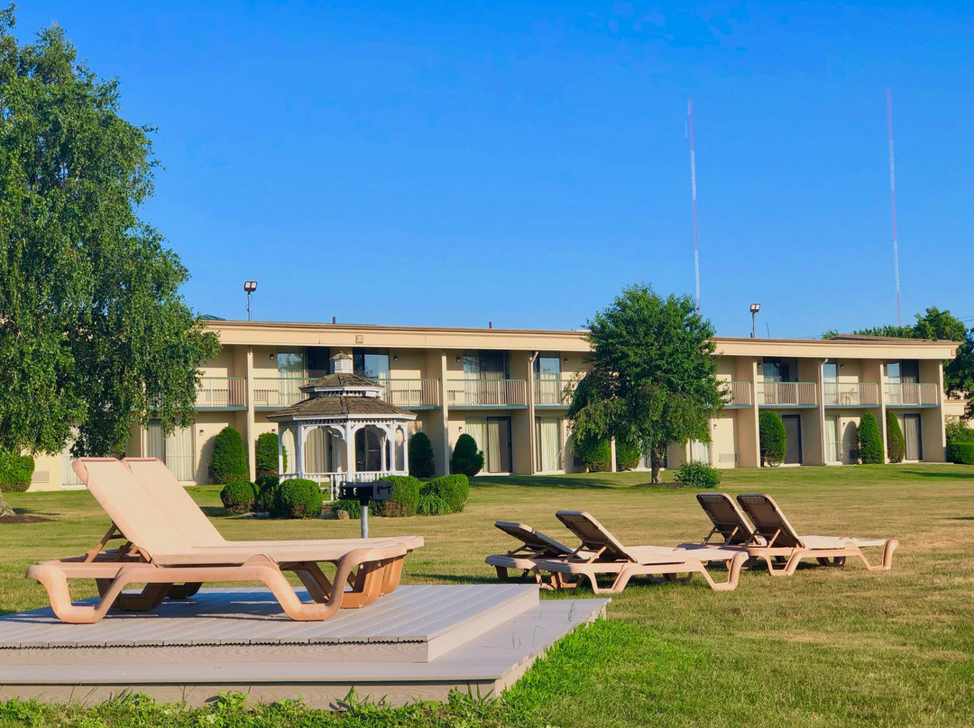 Riverview Inn & Suites