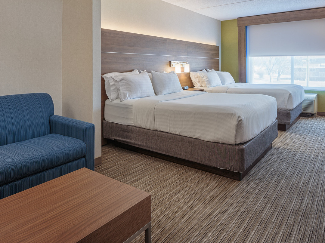 Holiday Inn Express & Suites Belleville By IHG主图
