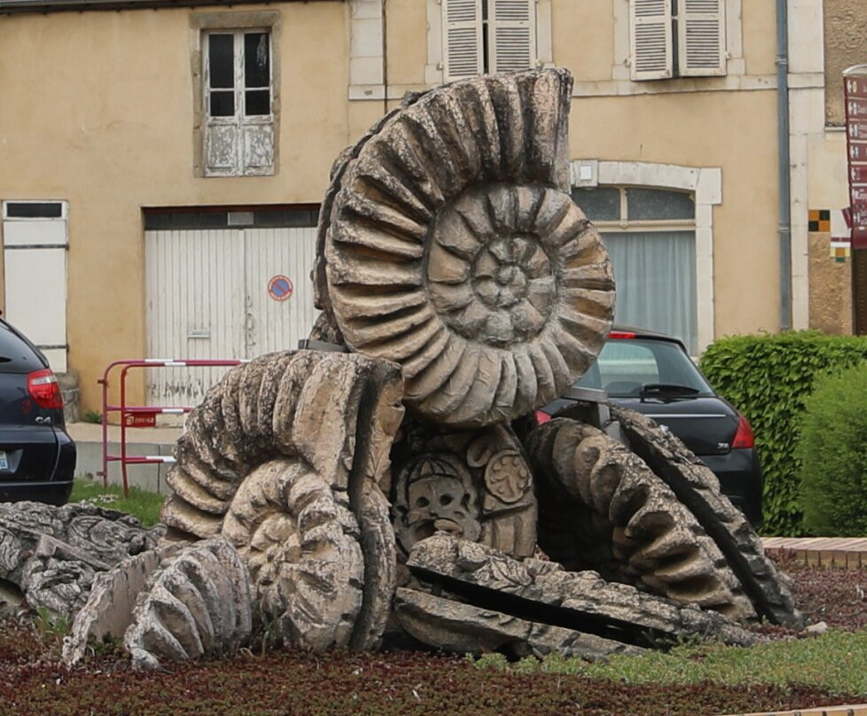 La Fontaine Aux Ammonites景点图片