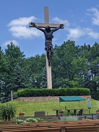 Cross In The Woods National Shrine景点图片