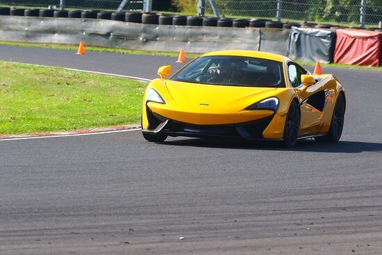 Castle Combe Circuit-库姆堡必去景点