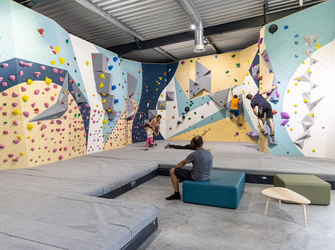 Climb Up Bordeaux Villenave景点图片