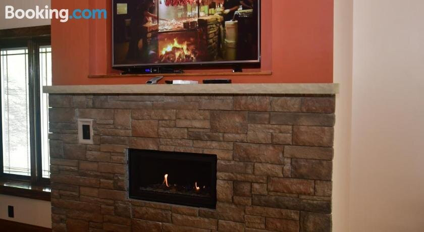 The Fields of Eden Inn主图