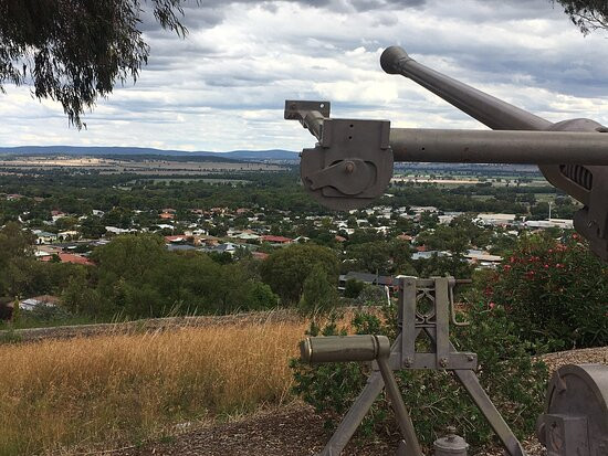 Memorial Hill Lookout景点图片