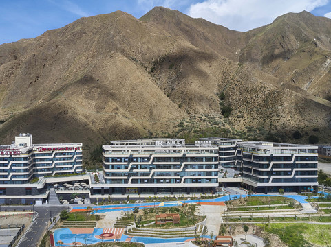 拉萨天峰希尔顿花园酒店主图