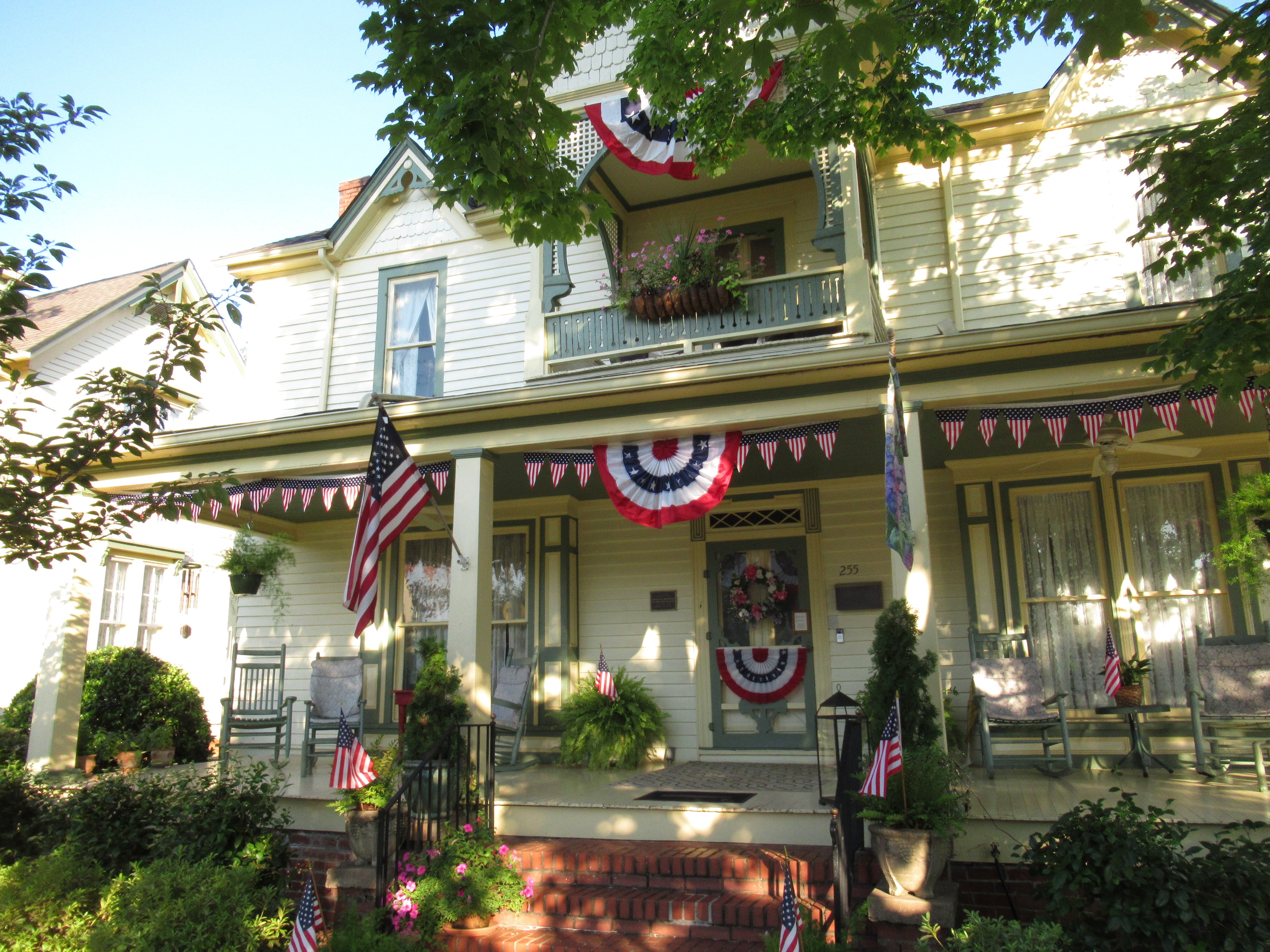 Carrier Houses Bed and Breakfast-官方