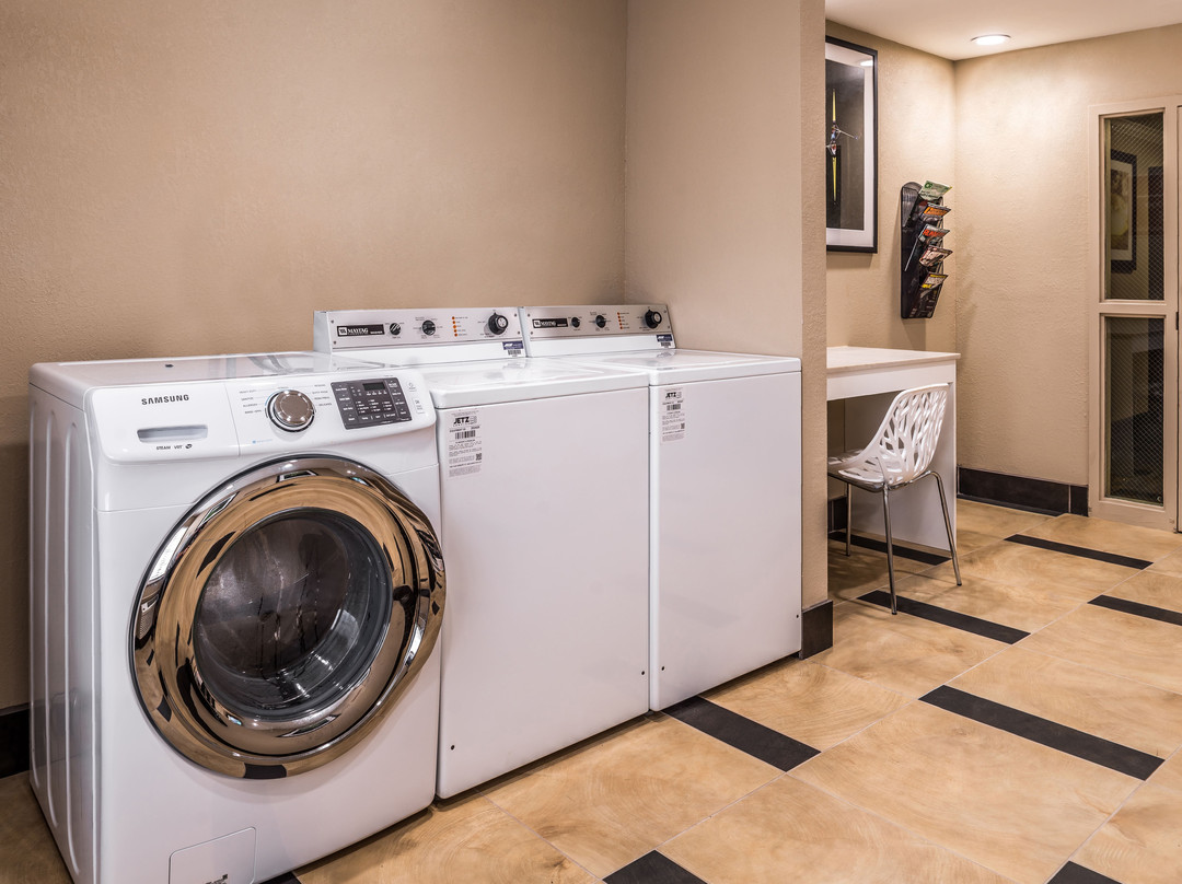 Candlewood Suites Kansas City Speedway by IHG主图