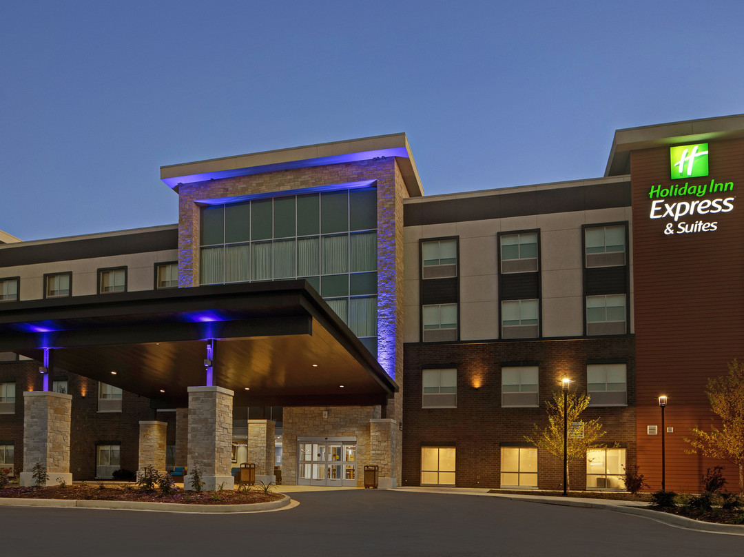Holiday Inn Express & Suites Milwaukee - Brookfield By IHG主图