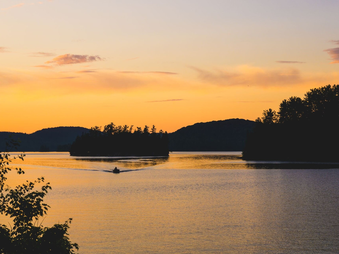 Parc régional du Poisson Blanc-Notre-Dame-du-Laus必去景点