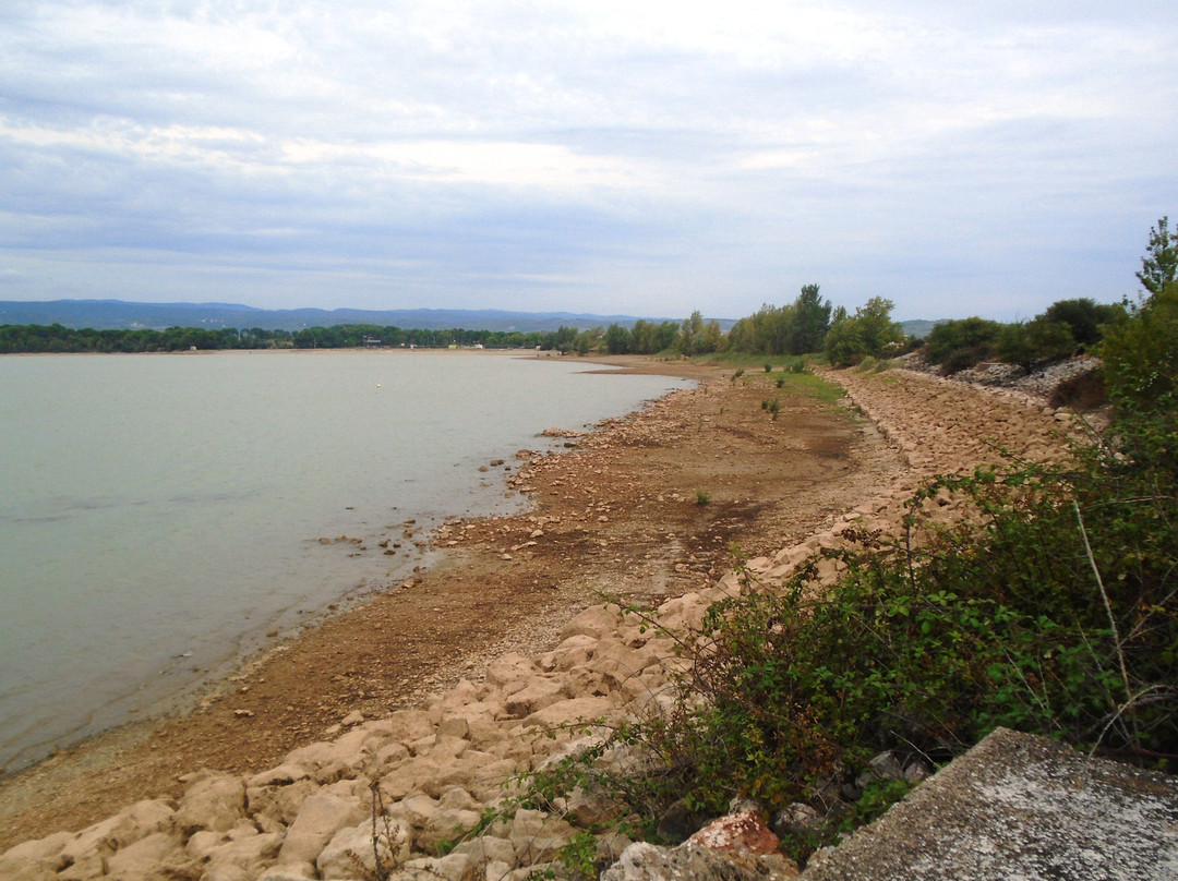 Lac de Jouarres-Azille必去景点