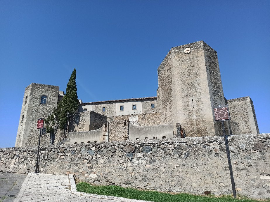 Melfi Castle景点图片