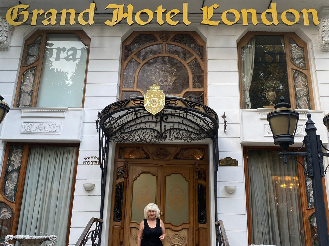 Grand Hotel London主图