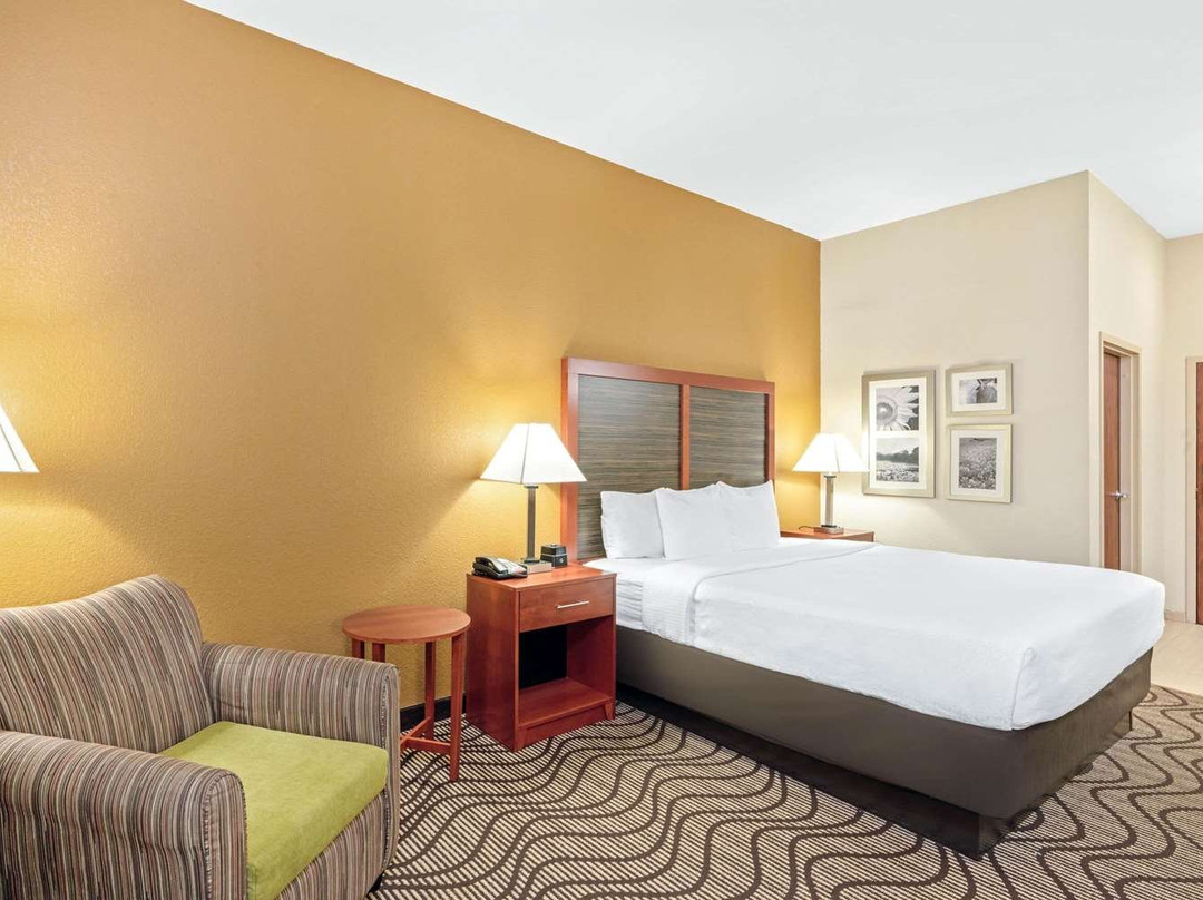 La Quinta Inn & Suites by Wyndham Midwest City - Tinker AFB主图